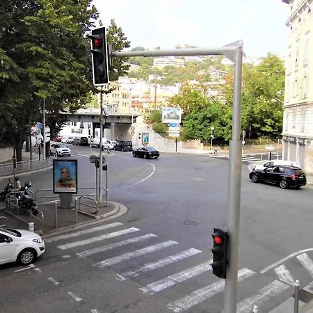 Apartment 2 Spacious Bedrooms Near Riquier Station! Nice
