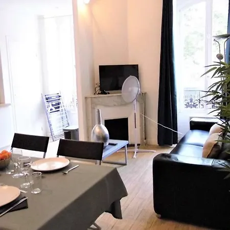 2 Spacious Bedrooms Near Riquier Station! Nice
