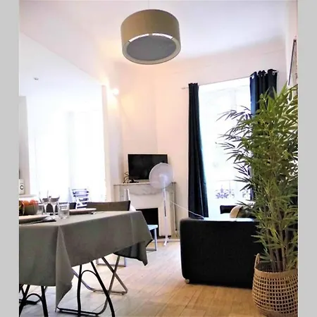 2 Spacious Bedrooms Near Riquier Station! *