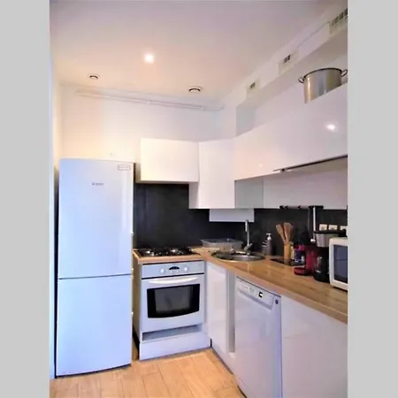 2 Spacious Bedrooms Near Riquier Station! *