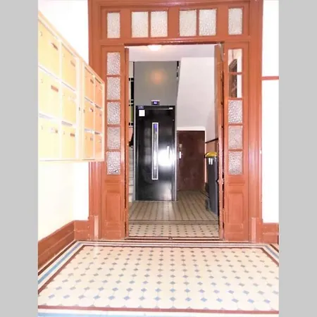 Apartment 2 Spacious Bedrooms Near Riquier Station! Nice