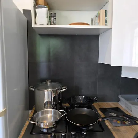 2 Spacious Bedrooms Near Riquier Station!
