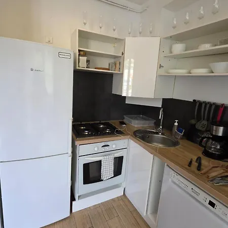 2 Spacious Bedrooms Near Riquier Station! * Nice