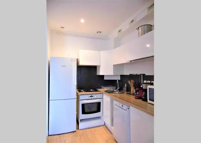 2 Spacious Bedrooms Near Riquier Station! *