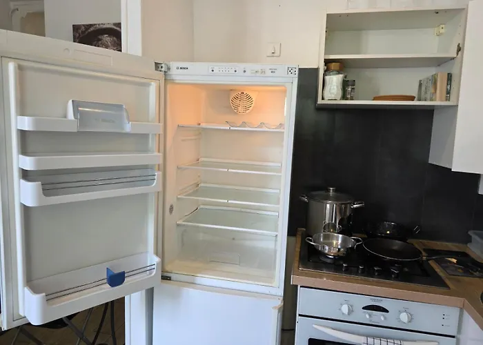 2 Spacious Bedrooms Near Riquier Station! *