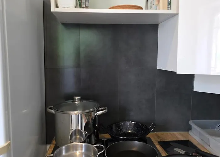 2 Spacious Bedrooms Near Riquier Station!