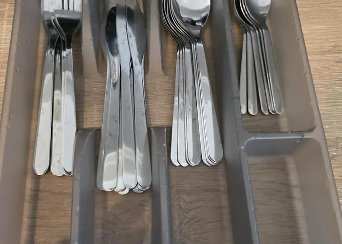 2 Spacious Bedrooms Near Riquier Station! شقة