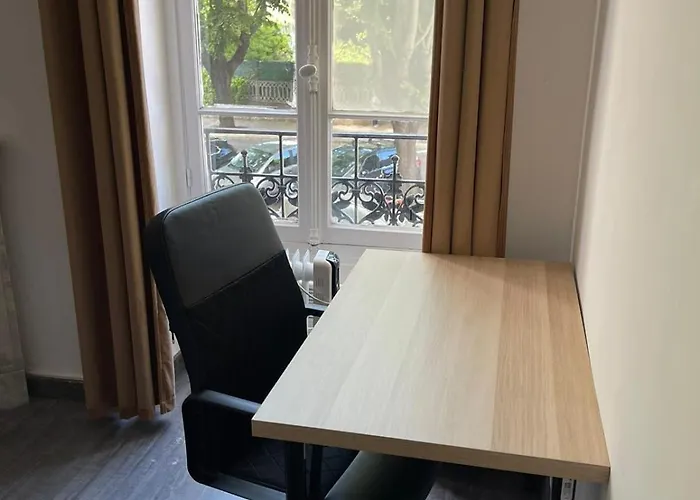2 Spacious Bedrooms Near Riquier Station! شقة *